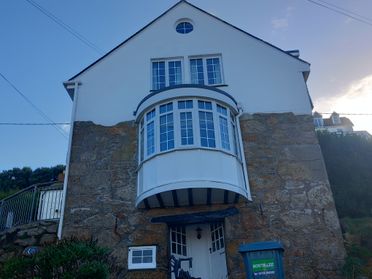 T M Decorating Penzance a father & Daughter Family run Business 