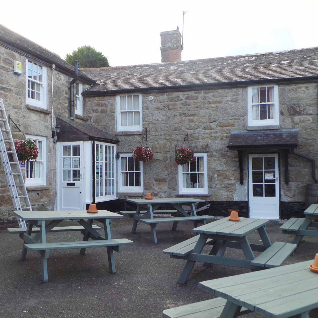 T M Decorating Penzance a father & Daughter Family run Business 