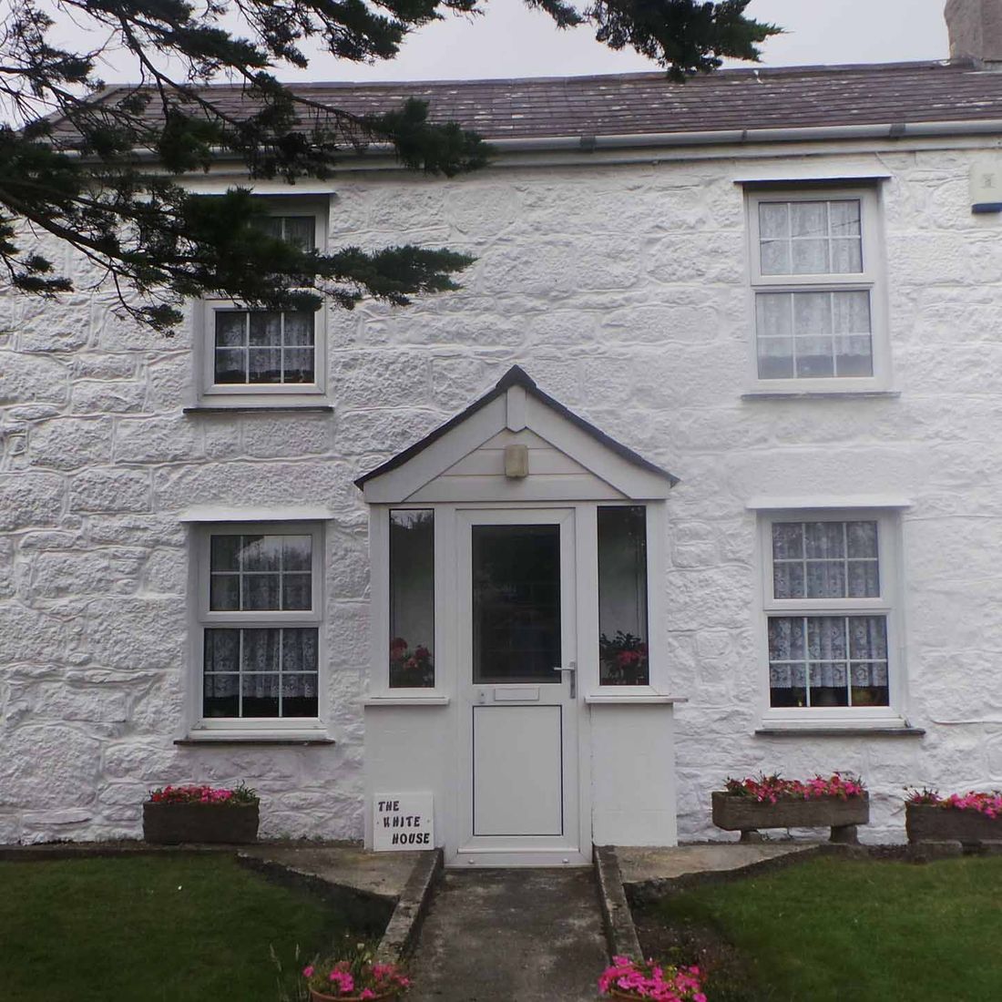 T M Decorating Penzance a father & Daughter Family run Business 